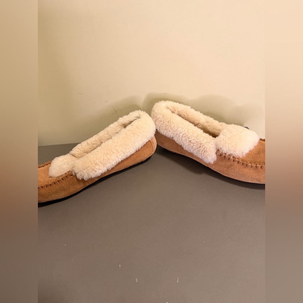 UGG Chestnut Suede Shearling Lined Slippers with Cream Fur Trim - Picture 3 of 7